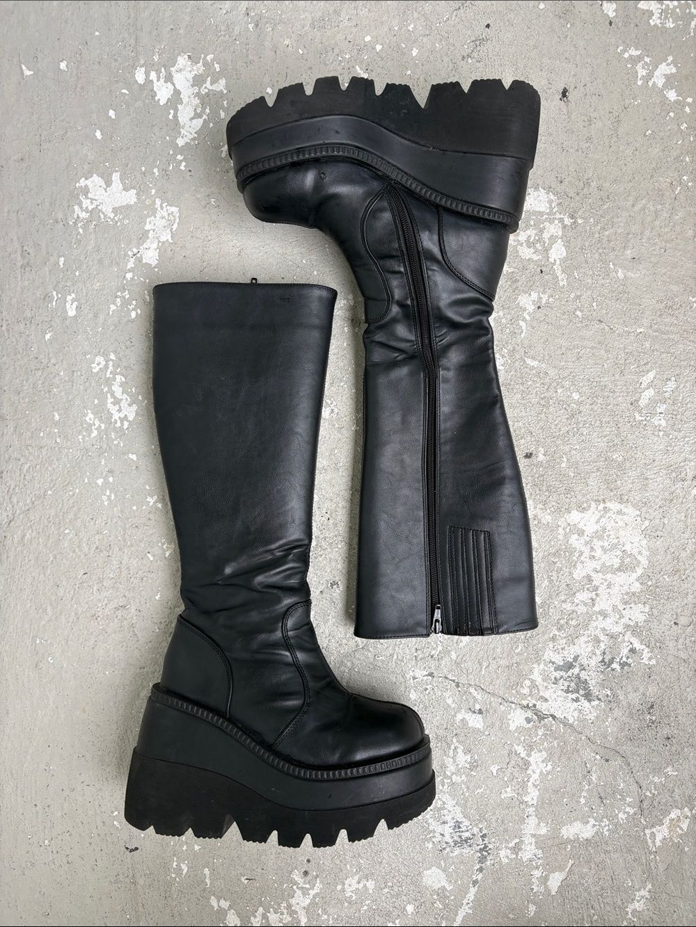 Demonia Shaker platforms